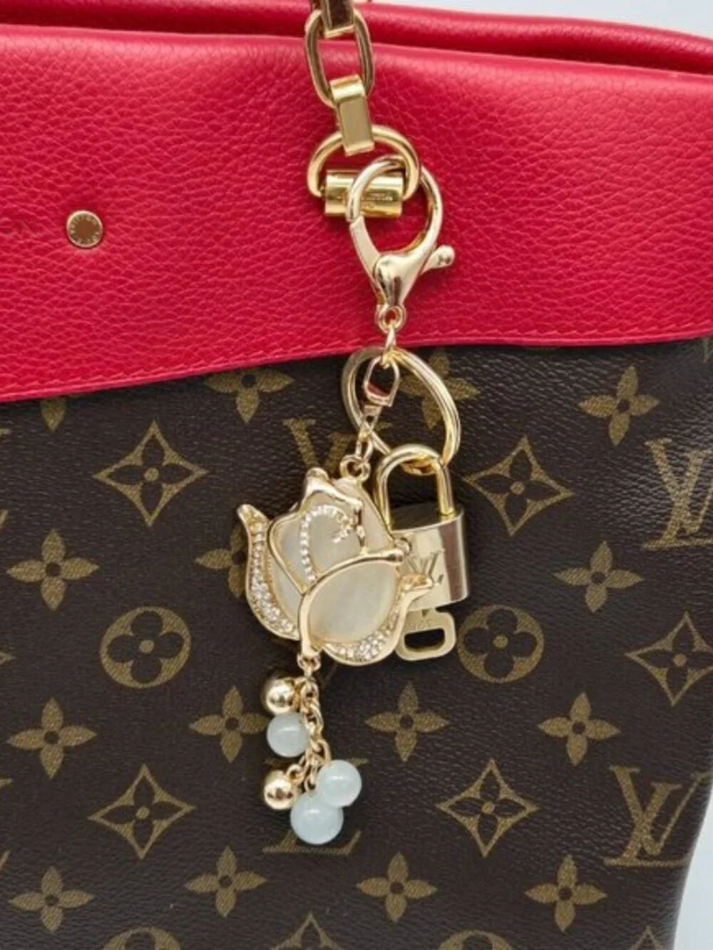 LV Authentic Gold Padlock 🔒 Key Set w/ Unbranded Flower Keychain Charm
